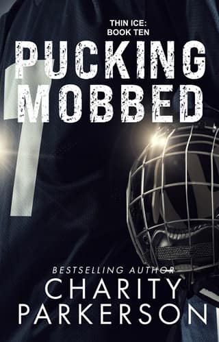 Pucking Mobbed (Thin Ice #10)