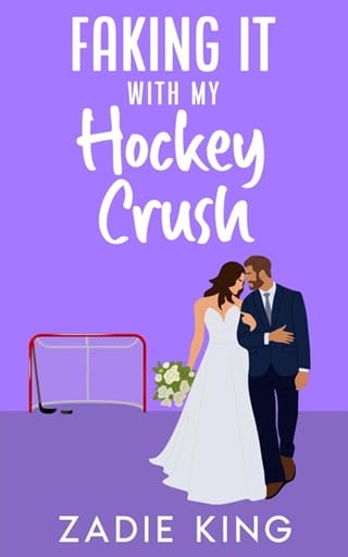 Faking It with my Hockey Crush (Faking It with the Billionaires #4)