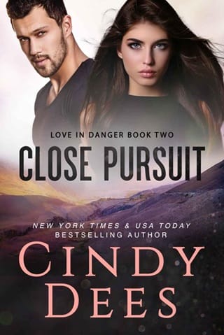 Close Pursuit (Love in Danger #2)