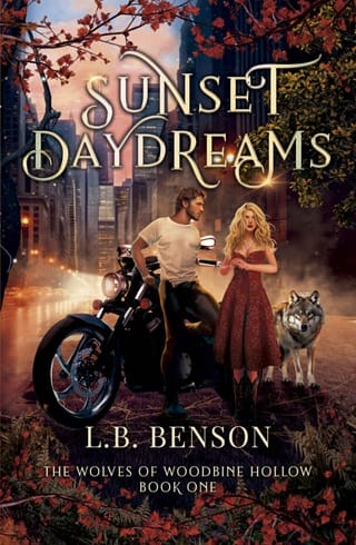 Sunset Daydreams (The Wolves of Woodbine Hollow #1)