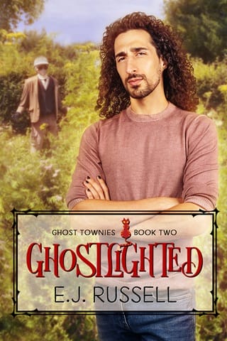 Ghostlighted (Ghost Townies #2)